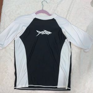 GRUVY WEAR black x white ‘seacamp’ rash guard